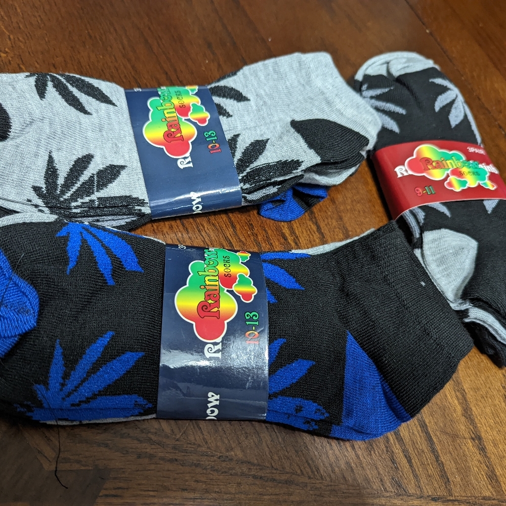 420 Cannabis leaf ankle socks